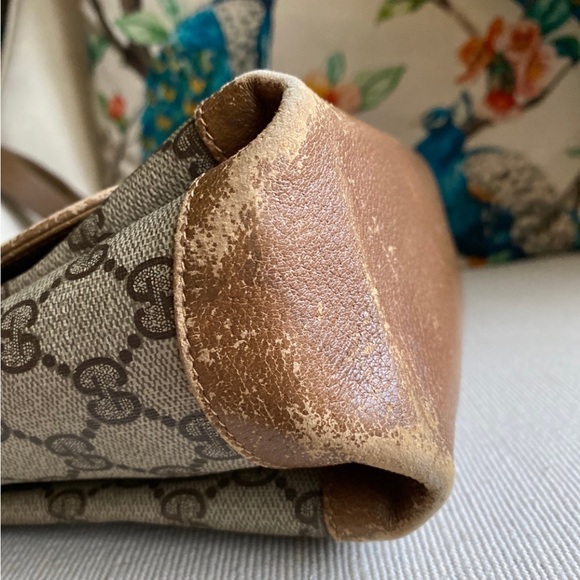 Gucci Vintage Crossbody Bag - Picture 7 of 14